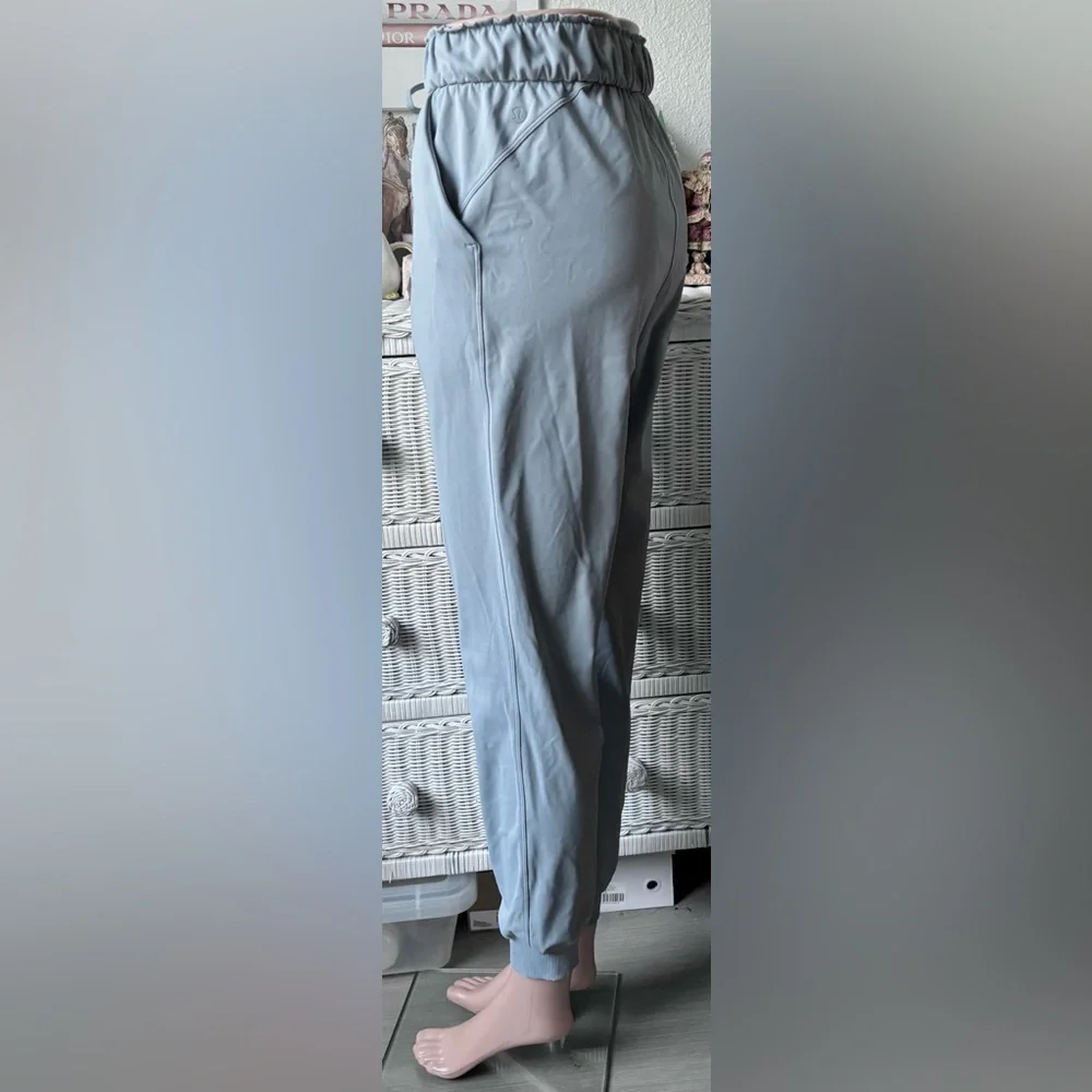 Lululemon Keep Moving Jogger High Rise 4 Way Stretch in Rhino Grey Size 2